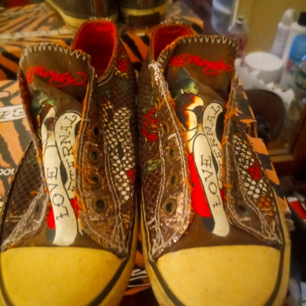 Ladies sneakers